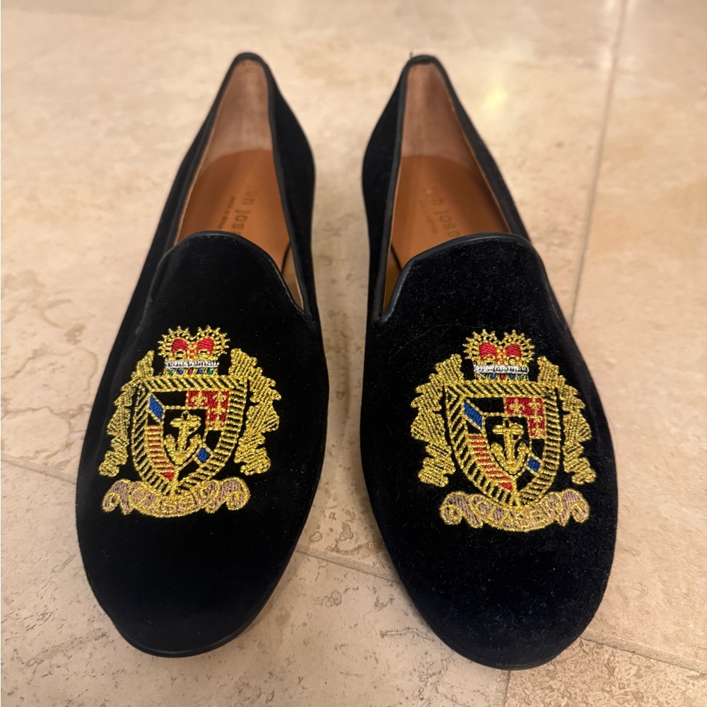 Black and Gold Velvet Loafers with Embroidered Crest